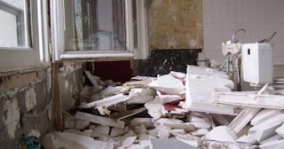 Демонтаж хрущевки в Солнечногорске - удаление старых полов и стен по выгодной цене от 1773 рублей.